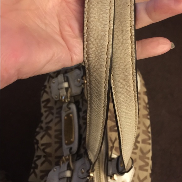 Michael Kors purse. - Picture 11 of 11